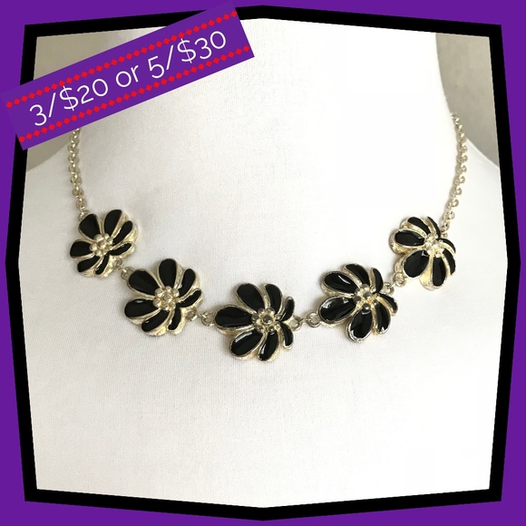 Other - Black & White Flower Necklace